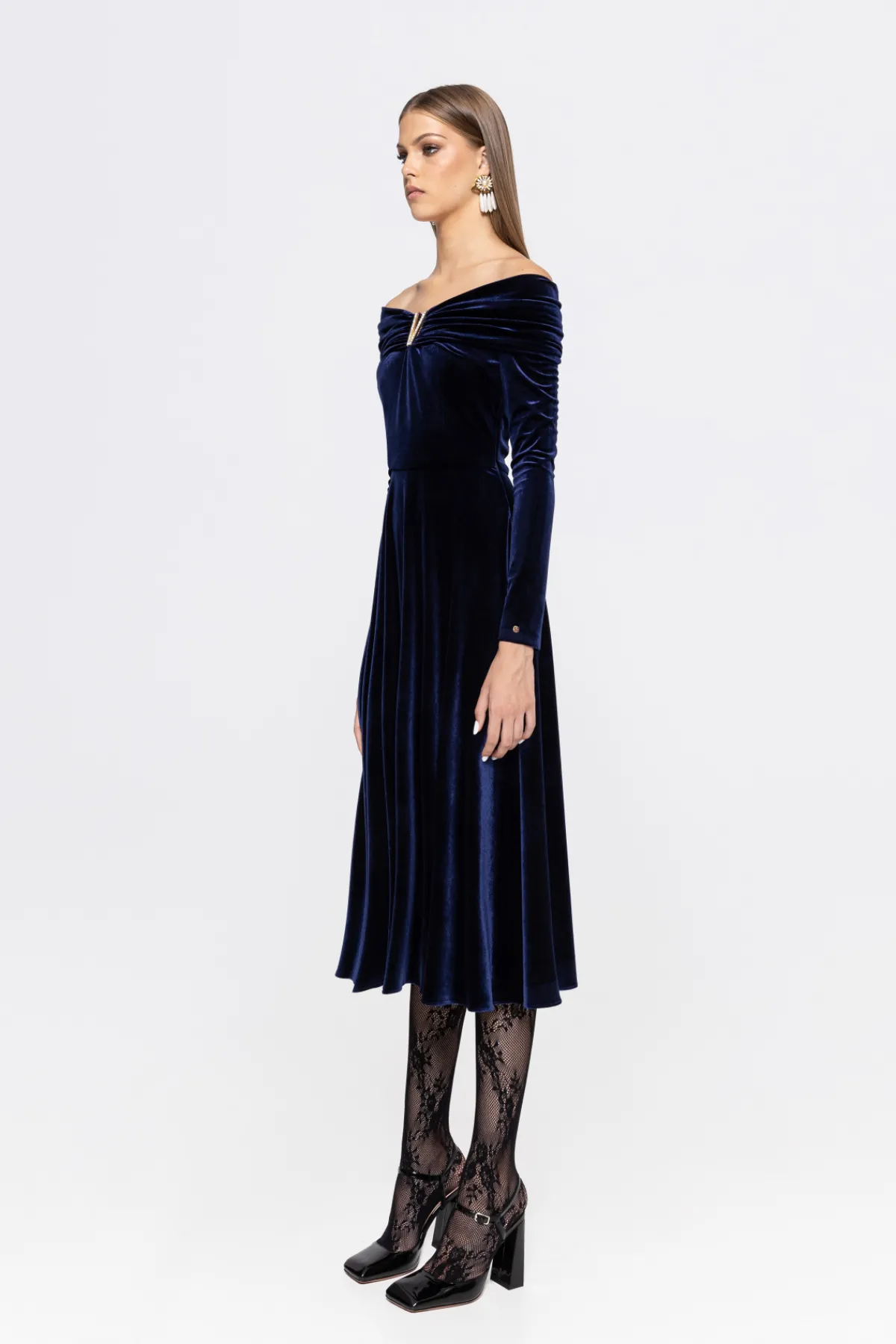 Online Off-shoulder velvet midi dress Dresses