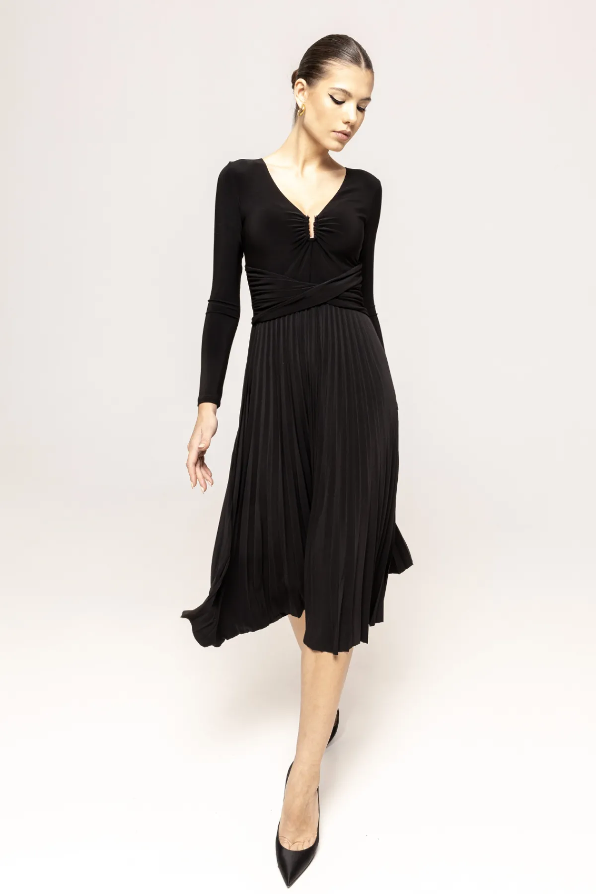 Store V-neck pleated dress Dresses